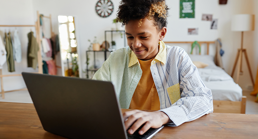 teenager attending a virtual class_520x280_0324